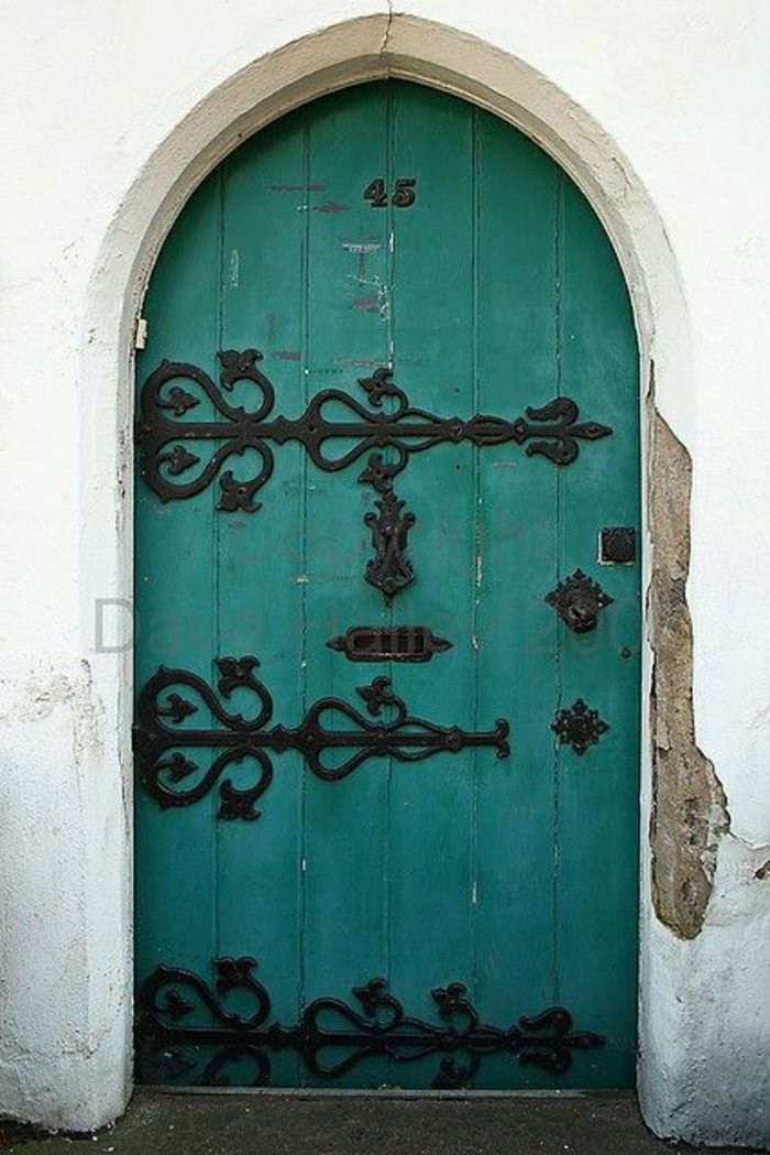senoviskos namo durys