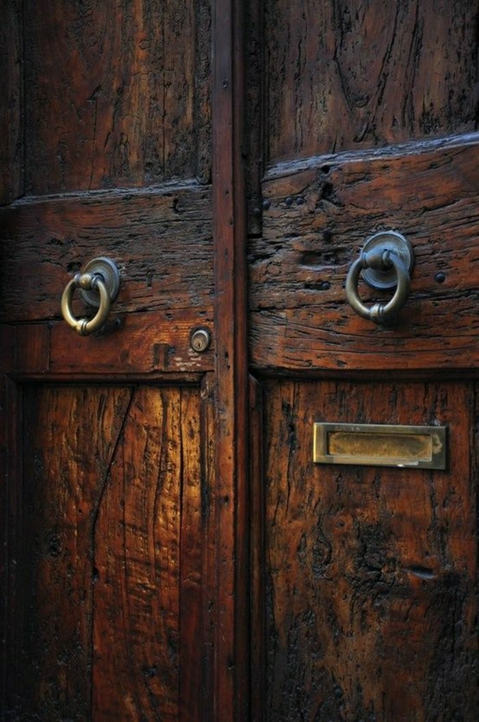 senoviskos namo durys